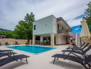 Adry Villa apartman
