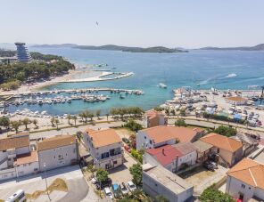 Artina Apartman és Szobák Vodice szálláshely