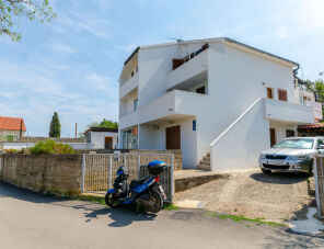 Béke Apartmanok Vrboska szálláshely