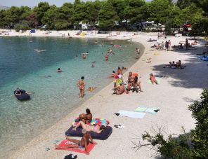 Kaza - 50 méterre a strandtól parkolóval Trogir szálláshely