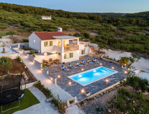 Margita - luxus saját medencével Splitska szálláshely