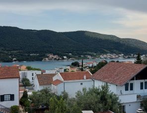 Meri Apartman Grebastica maganszallas