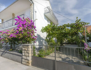 Mira II Szobák Vodice maganszallas