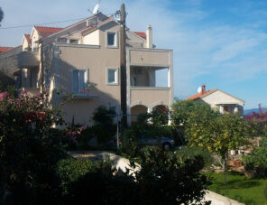 Narancs Apartman Postira maganszallas