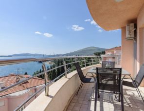 Pery - 2 hálószobás, tengerre néző apartman Trogir szálláshely