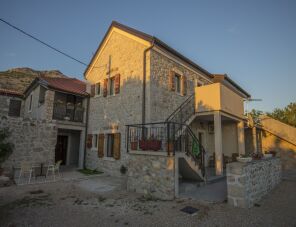 PUNTA Apartmanok - a kőházban Starigrad Paklenica szálláshely