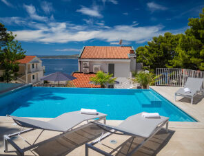 Brela-hegyi Villa Apartmanok profil képe - Brela