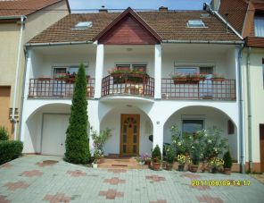 Holiday Vendégház profil képe - Eger