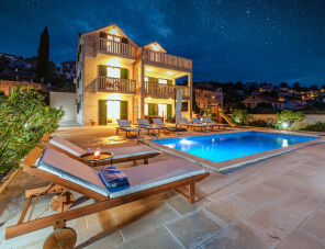 Villa Gold - saját medence és grill Splitska szálláshely