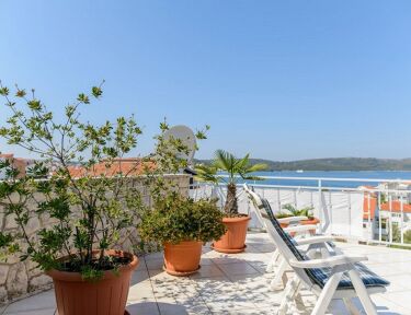 Bozo - csodálatos terasz és kilátás a tengerre profil képe - Okrug Gornji